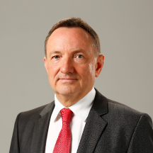 Aufsatz „Interview mit Dr. Holger Poppenhäger, Präsident des Thüringer Landesamtes für Statistik - <br> Über sein Amt, die Statistik und aktuelle Bezüge in Zeiten der
Corona-Pandemie“ im PDF-Format öffnen