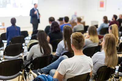 zur Pressemitteilung 052 vom 11. März 2026: „Rund 158 500 Studierende im Wintersemester 2025/26 an den Thüringer Hochschulen<br><thin>Trend zur Fachhochschule hält an</thin>“ im PDF-Format